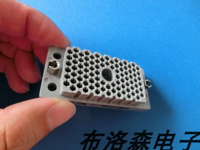 EDAC 516-090-000-402 ขั้วต่อสีเทา 90P เชลล์ตัวเมีย 90 ทางซ็อกเก็ตในสต็อก