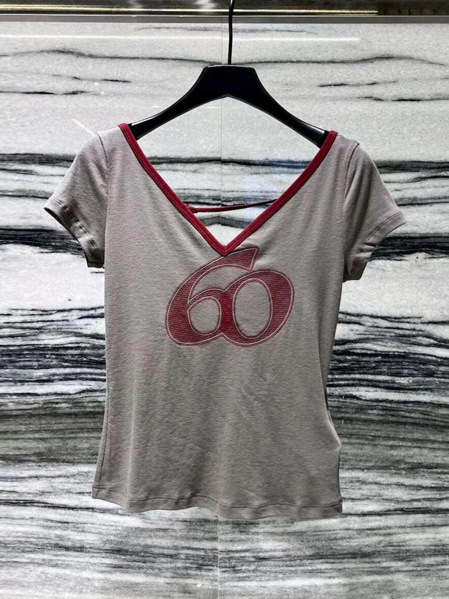 Casual V-Neck Slim Fit Printed T-Shirt Summer New Arrival Women's High-End Fashion Top Breathable Short Sleeve Commute Friendly