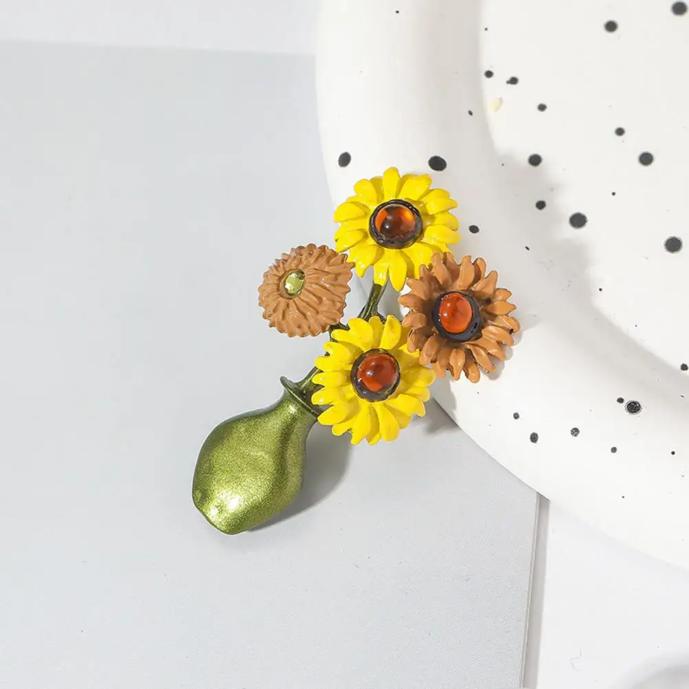 Formal Brooch Elegant Sunflower Vase Brooch for Women Retro Enamel Pin for Coat Scarf or Hat Anti-slip Polished for Party