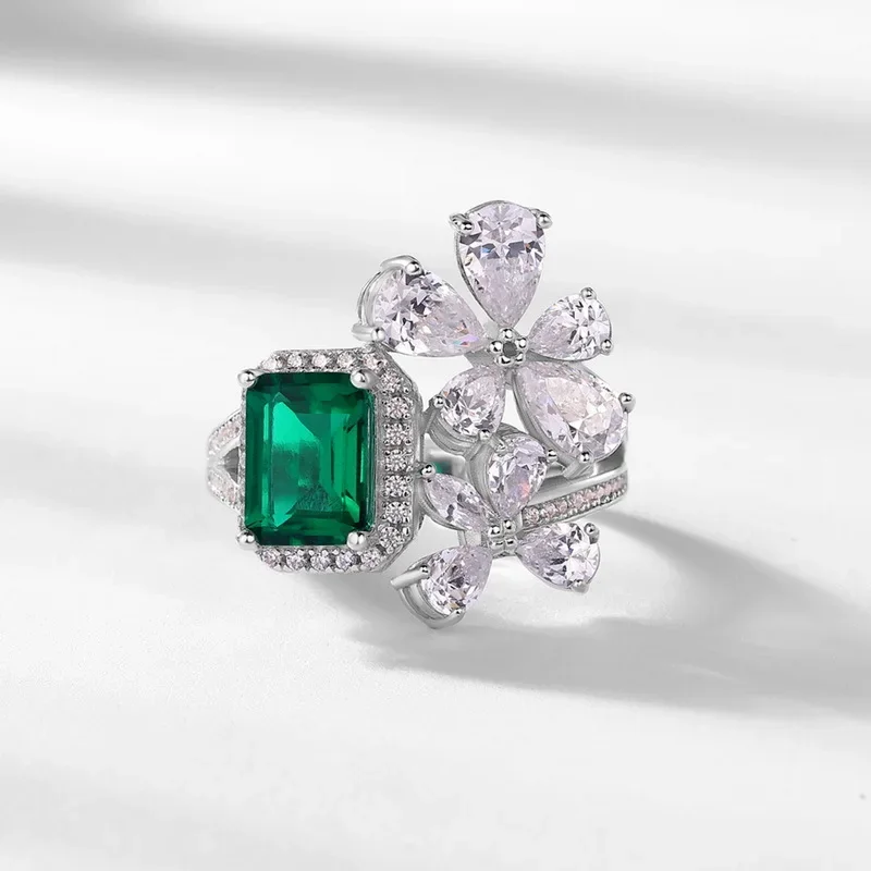 New Petal Colored Baby Ring 18K Gold Colored Baby Stone PT950 Platinum Cultured Emerald Retro Ring