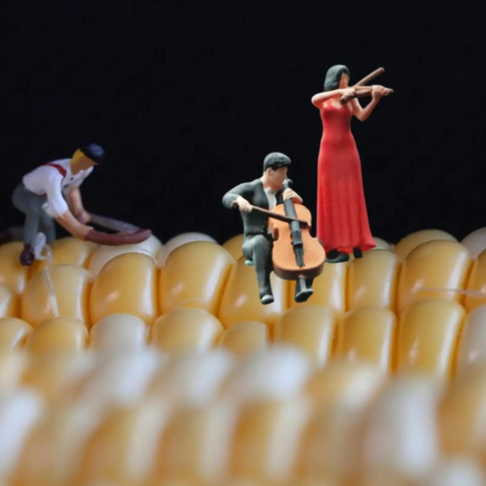 Figurines de musicien 1/64, 2 pièces, ornement de Table de sable, Diorama Miniature, figurine de violoniste pour maison de poupée, accessoires de Micro paysages