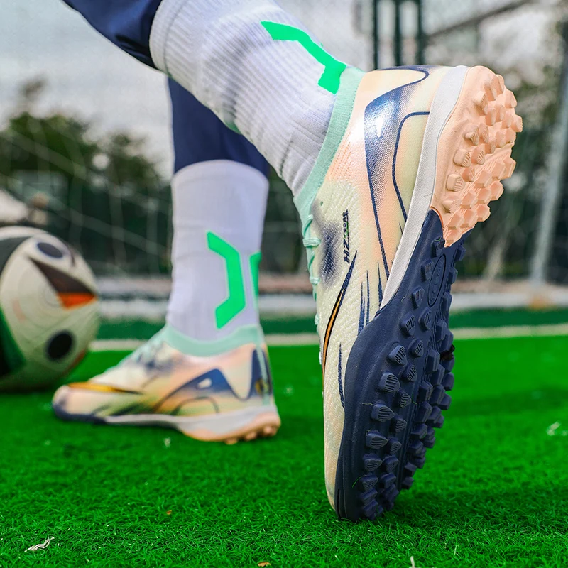 Men Football Shoes Comfortable TF Professional Football Boots Training Sneaker Ultralight Soccer Shoes