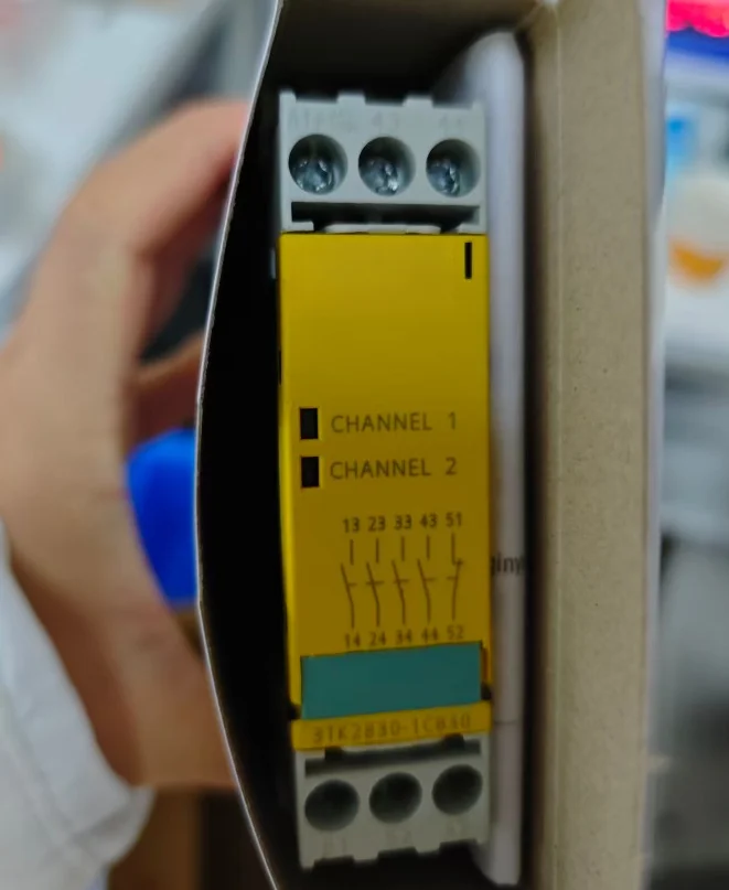 

Brand New Original 3TK2830-1CB30 3TK28301CB30 Safety Relay Fast delivery