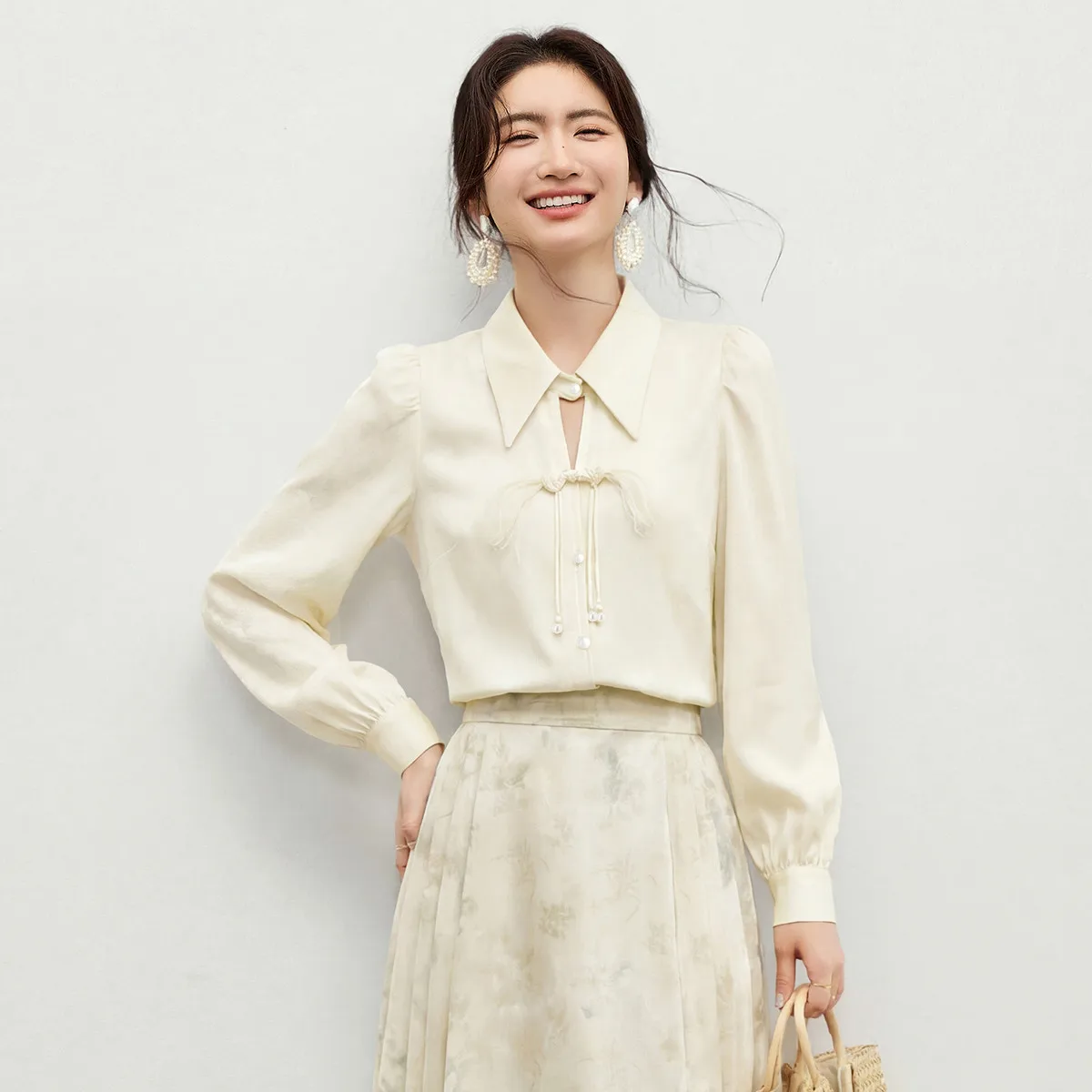 

Женская блузка SENTUBILA с вырезами и пуговицами, весна 2026, новый китайский стиль, с длинным рукавом, простая и элегантная, 161CF6878X