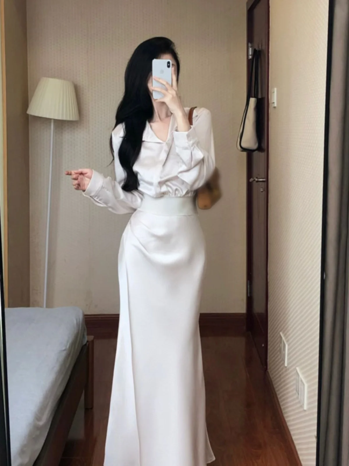 

Элегантный женский комплект High Sensation: юбка-обертка и профессиональный костюм из двух предметов. Новинка весенней коллекции. Хлопковый комплект с длинными рукавами.