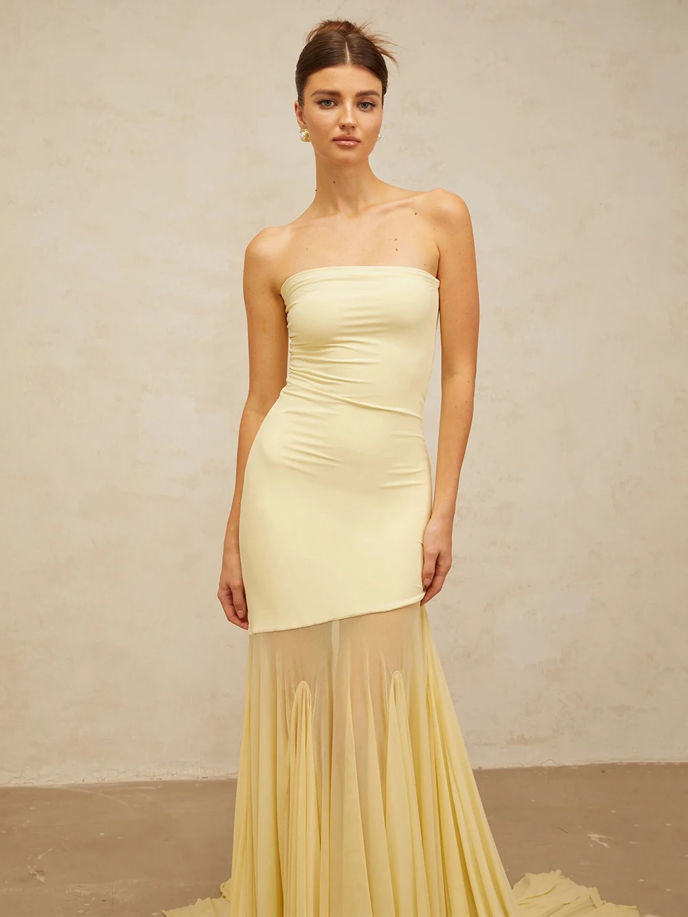 2025 جديد لطيف نمط أصفر فاتح شبكة الحرير الجليد الربط حمالة فستان طويل مع سوينغ كبير سليم صالح الورك المعانقة Fashionab