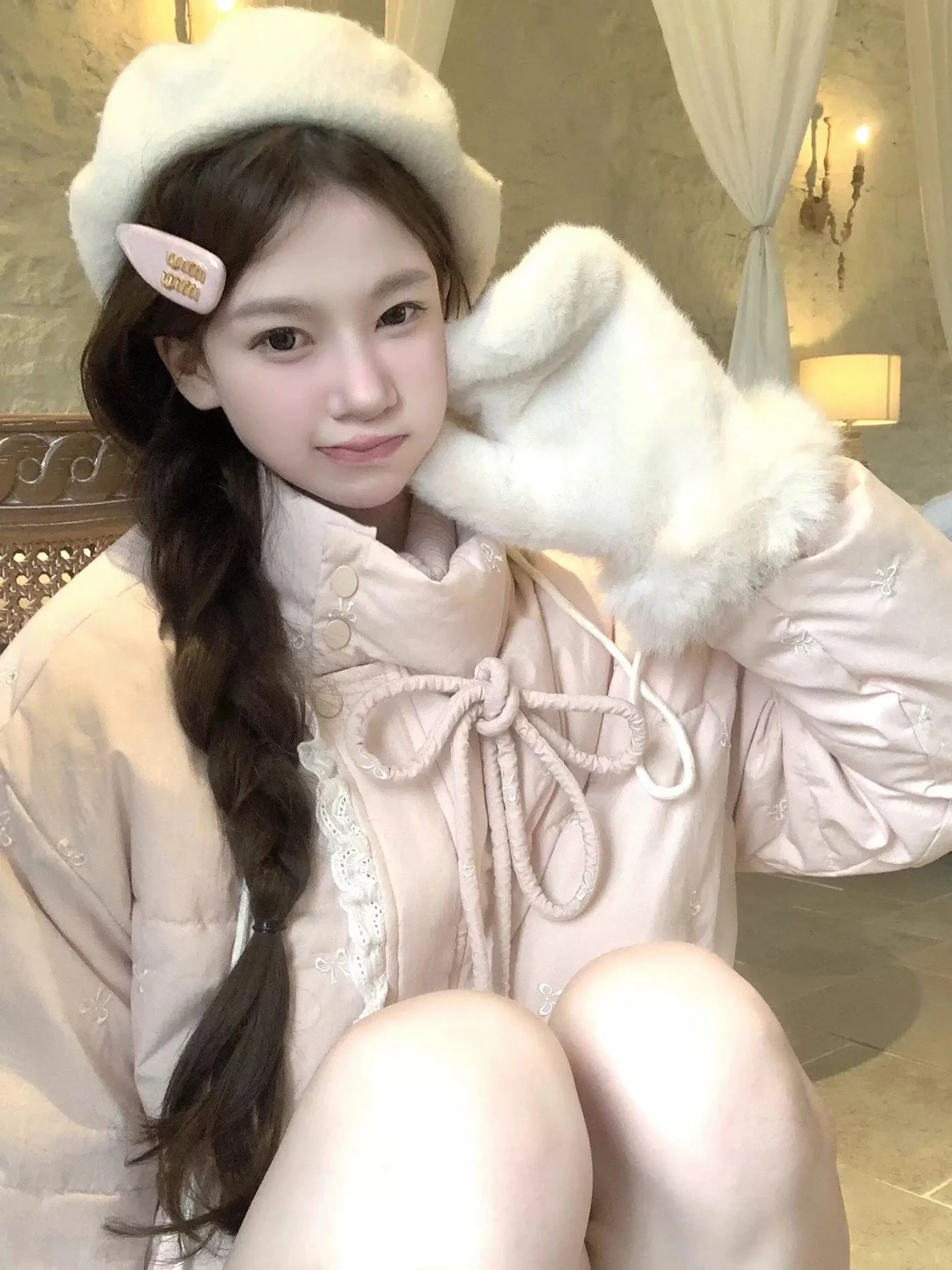 Różowy płaszcz zimowy damski z kapturem, nowy model 2025, wiązany, mały, słodki, w stylu japońskim, idealny dla studentek, odzież wierzchnia na zimę.