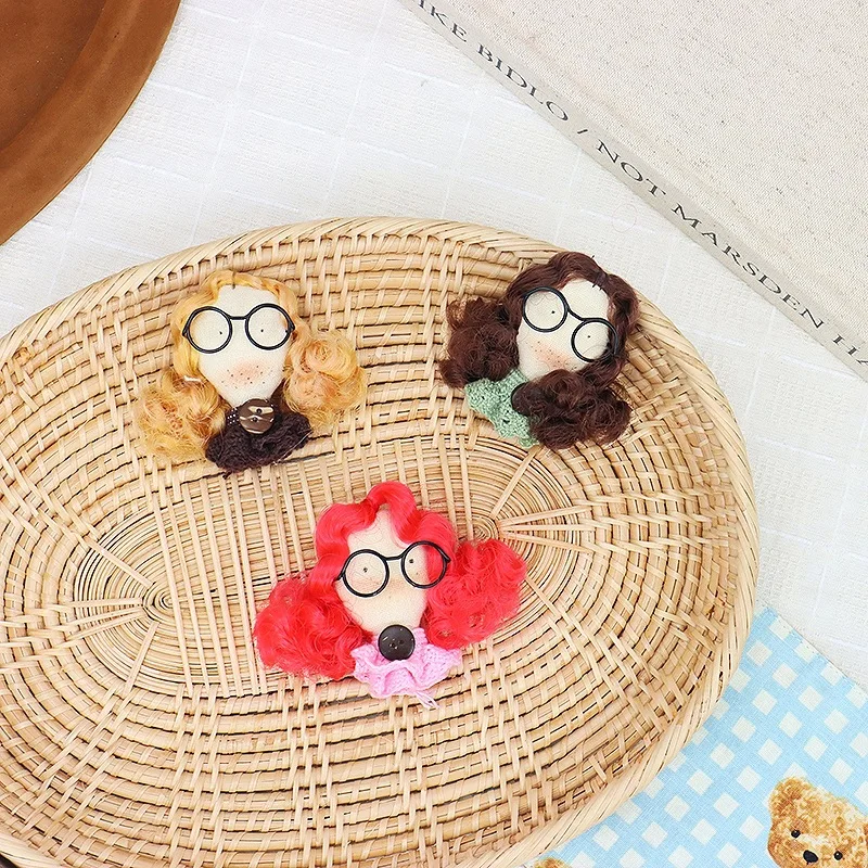 Brooch Metal Cartoon Girl with Freckles Curly Hair Glasses Woodland Style for Purse Decoration Cute Versatile Premium Accessory
