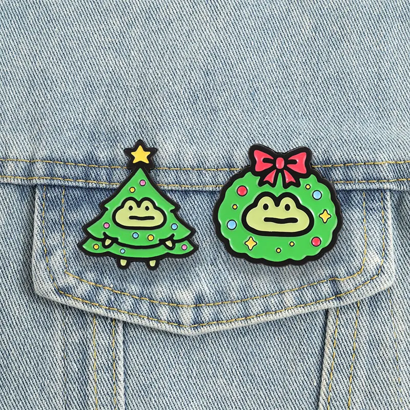 Christmas Frogs Badge Cute Xmas Tree Wreath Froggy Enamel Pins Funny Holiday Cartoon Animal Brooch Gift Decor Accessories