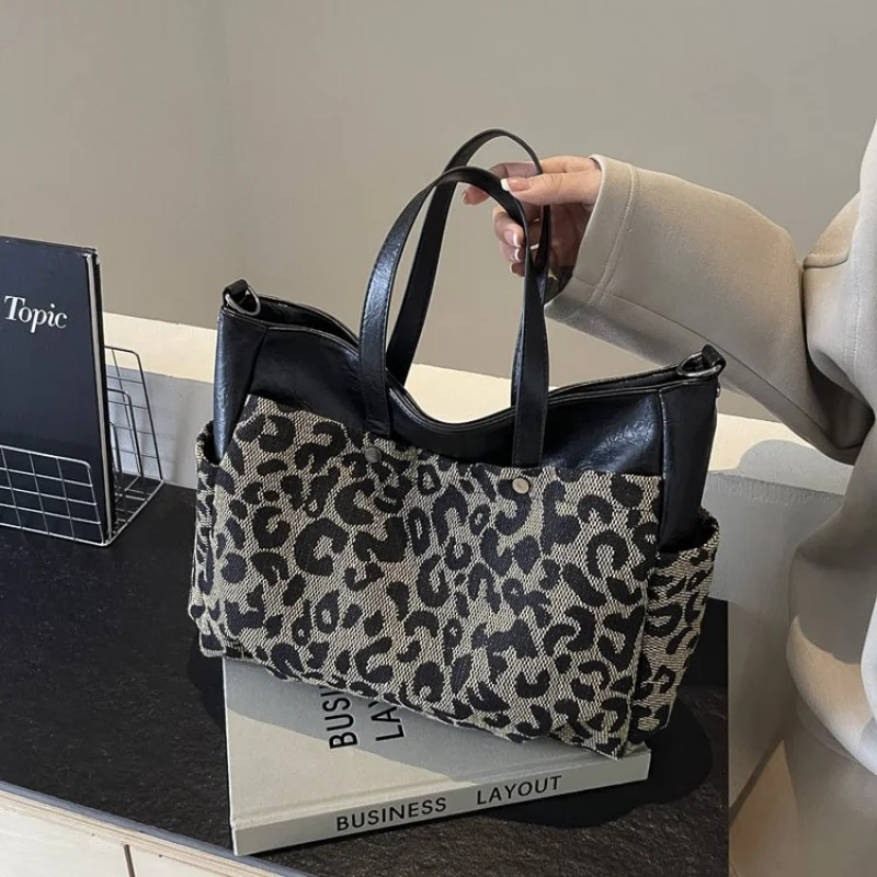 

Minimalist High-End Unique Leather Bag Elegant Classic Designer Paris Fashion Large Capacity For Women Solid Color Shopper