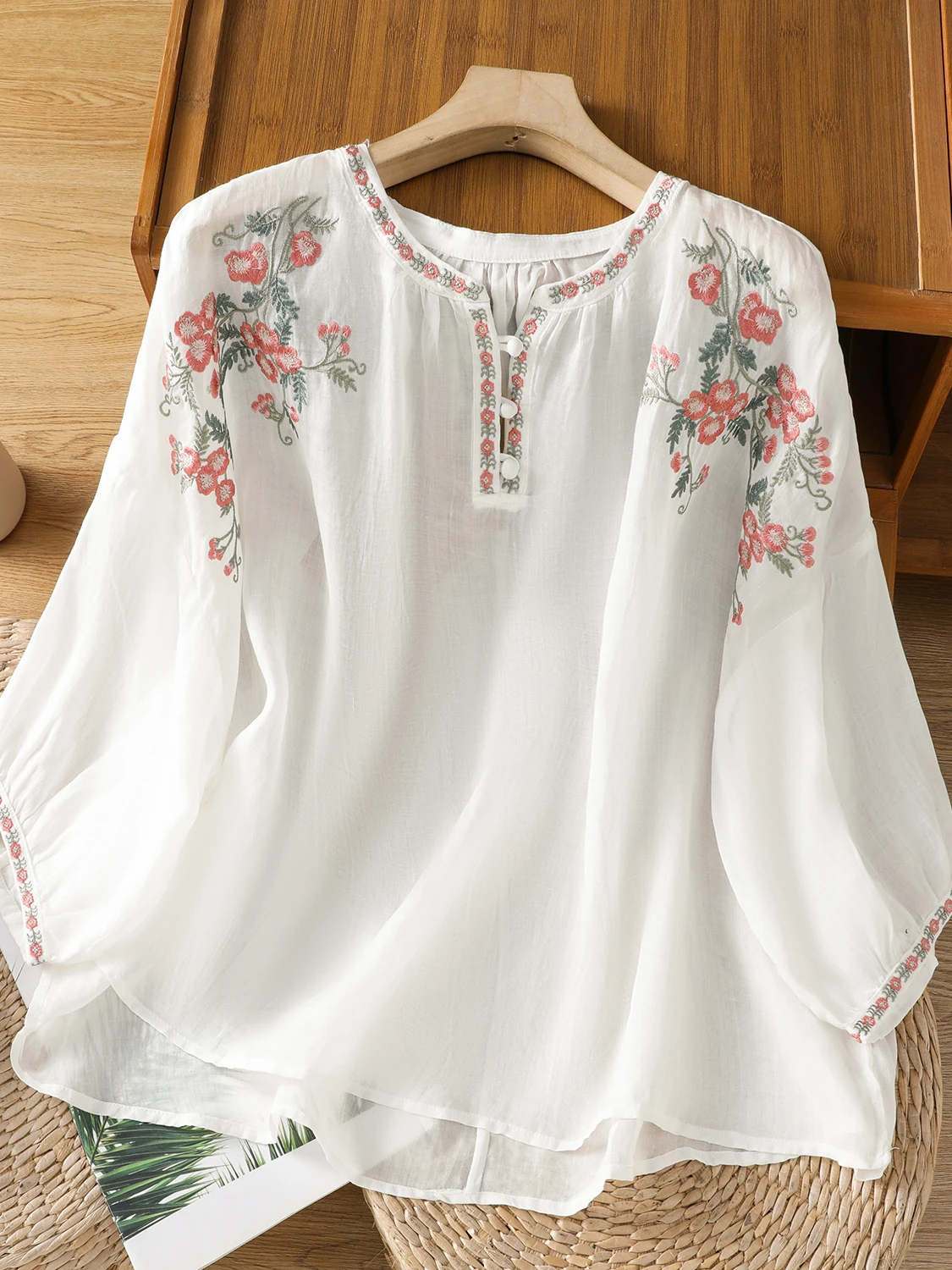 

Женская рубашка больших размеров с вышивкой, свободного кроя, летняя, из тонкого льна, с рукавом 3/4, повседневная, удобная, дышащая, с круглым вырезом