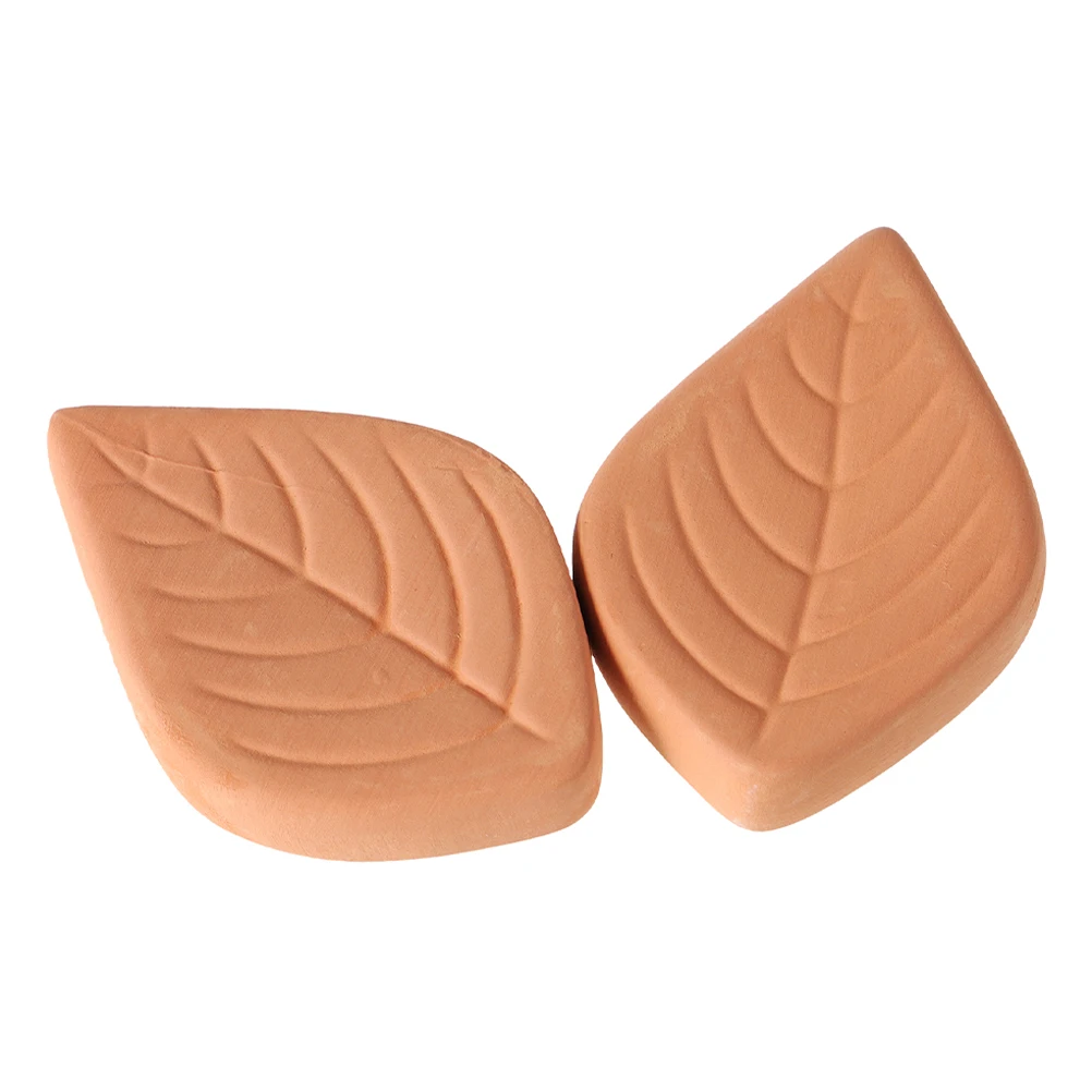 

2pcs Red Softener Reusable Brown Keeper Sugar Softeners Food Container Leaf Shape Safe Material Storage Solution