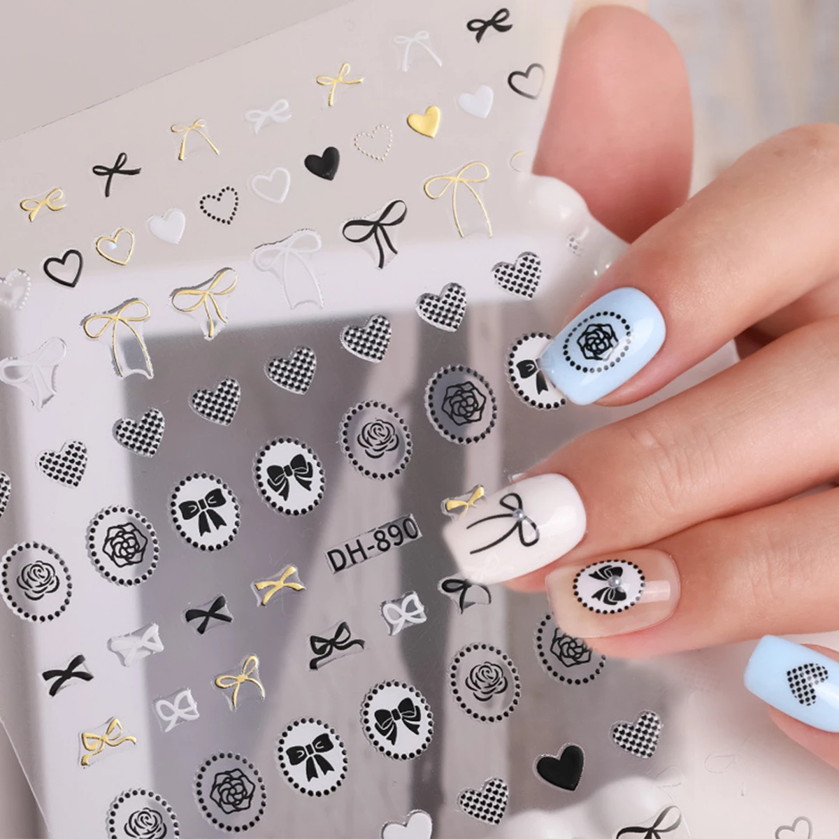 1/2 stuks minimalistische high-end nagelstickers, veelzijdig plat ontwerp, uitgeholde hartvormige strik nagelstickers, doe-het-zelf decoratie
