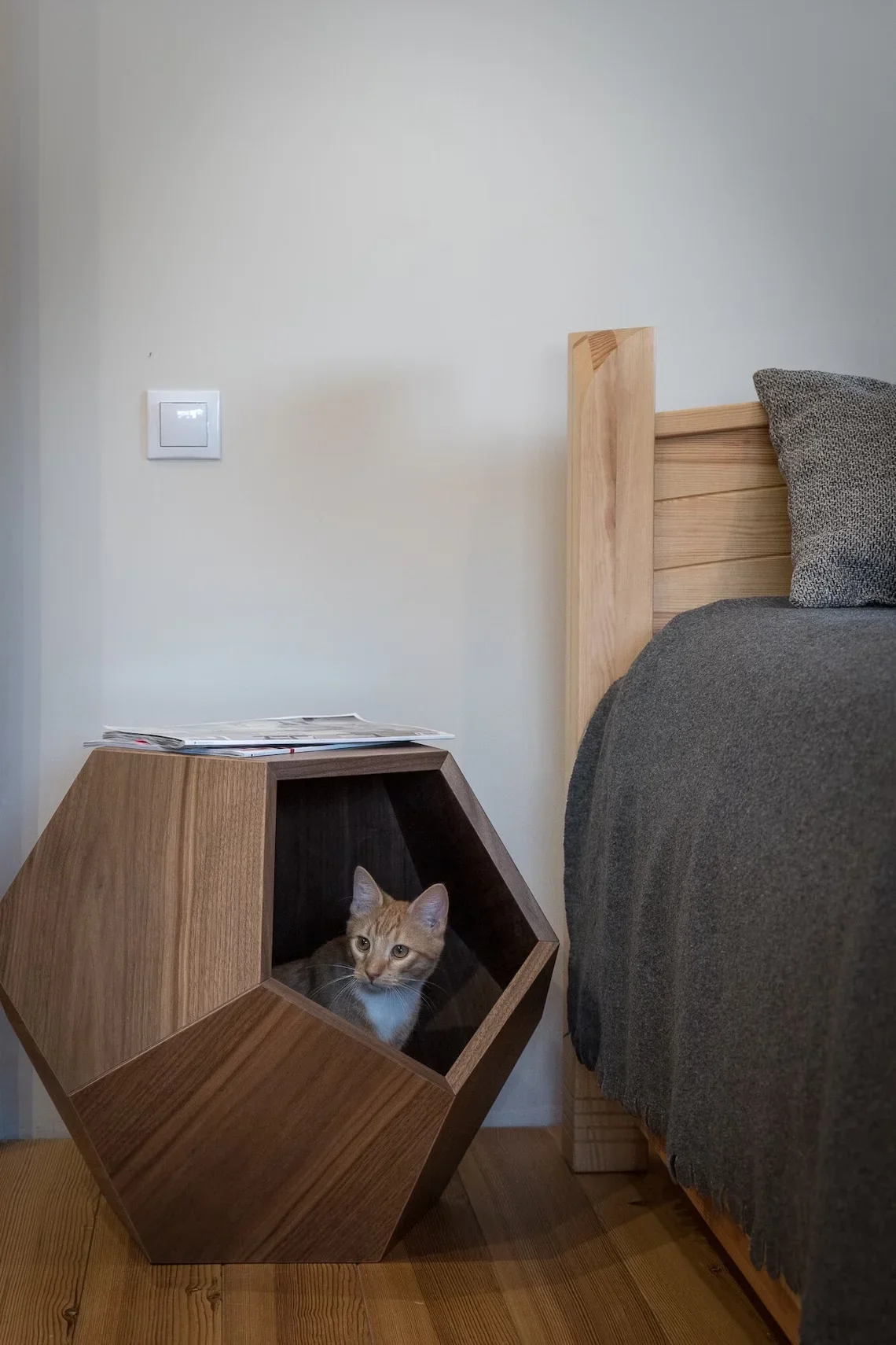 Walnut, Wood MDF Cat Hole Bed, Pet Furniture, Geometric Side Table