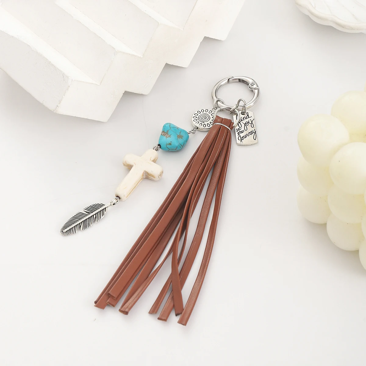 Retro Western-style Turquoise Ox Head Horseshoe Leaves Hat Feather Tassel Key Chains for Men Women Bag Pendant Ethnic Jewelry