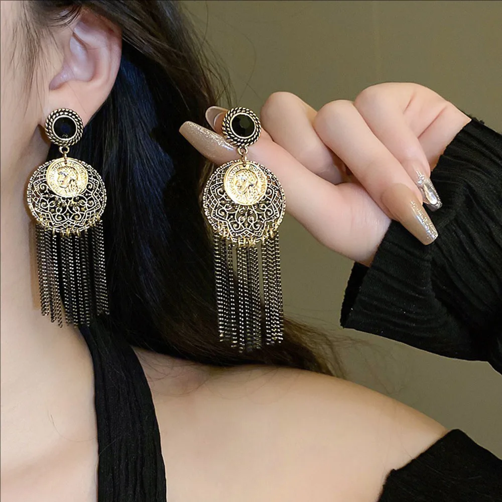 

Silvery Needle Crystal-encrusted Geometric Round Tassel Earrings Retro Studs High-end And Fashionable Jewelry