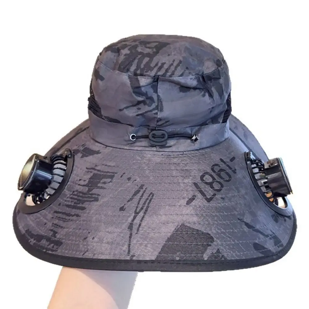 Cappello da sole leggero con protezione UV con ventola solare Cappello da sole a tesa larga mimetico regolabile Cappello da sole traspirante a 3 velocità da uomo
