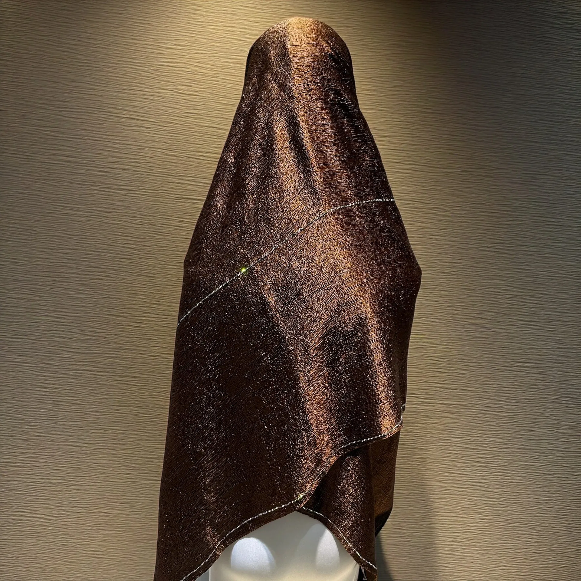 foulard con strass impreziosito a mano con bordo Sciarpa da donna in chiffon avvolgente in tinta unita in stile etnico con hijab quadrato in pizzo