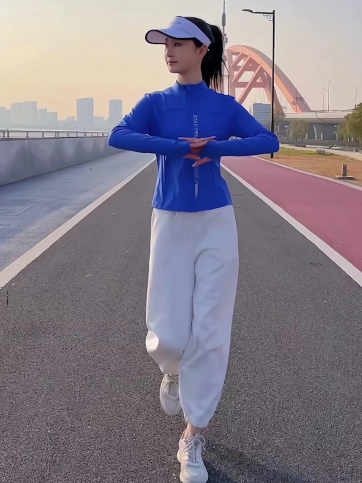 

Синий спортивный костюм с воротником-стойкой, облегающий, из двух предметов, для женщин, весна 2024, смесь хлопка, эластичный...