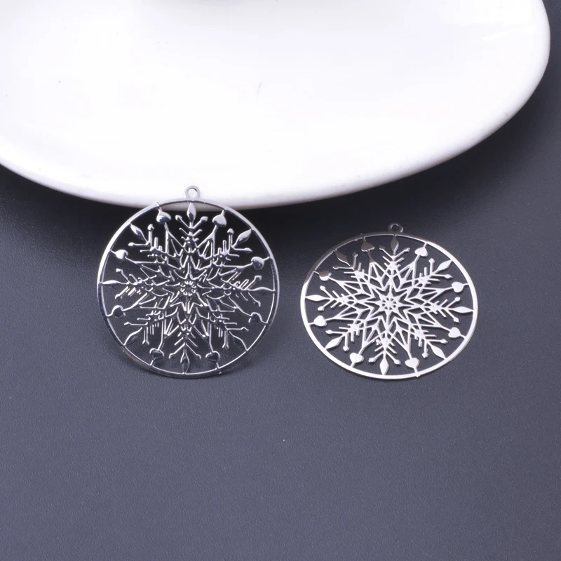 30 Stück AB4317 32*30mm Bunte Runde Schneeflocken-Anhänger Hohlanhänger für DIY-Schmuckherstellung – Detail 4
