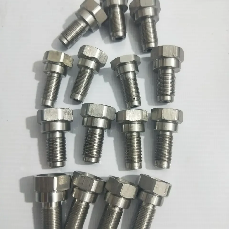 

Piston Pump Outlet Valve Airless Accessories Pump Parts for Airless Paint Sprayer Mrk V 390 595 1095 5900 7900 970 Piston Valve