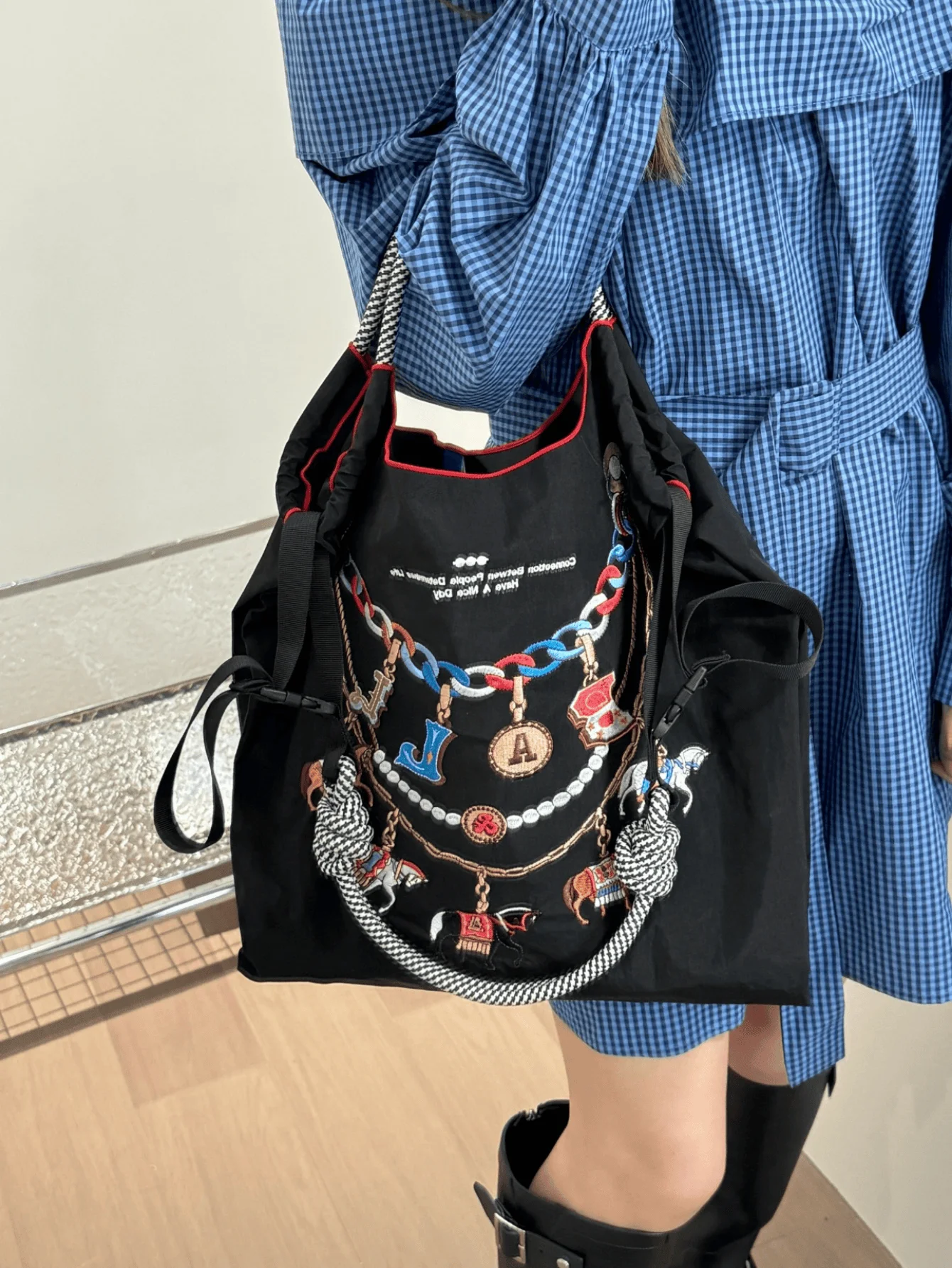 حقيبة كتف نسائية جديدة مطرزة على الطراز الياباني، حقيبة تسوق ذات سعة كبيرة، خفيفة الوزن وقابلة للطي، مناسبة للتنقل والسفر والترفيه والعطلات والحفلات