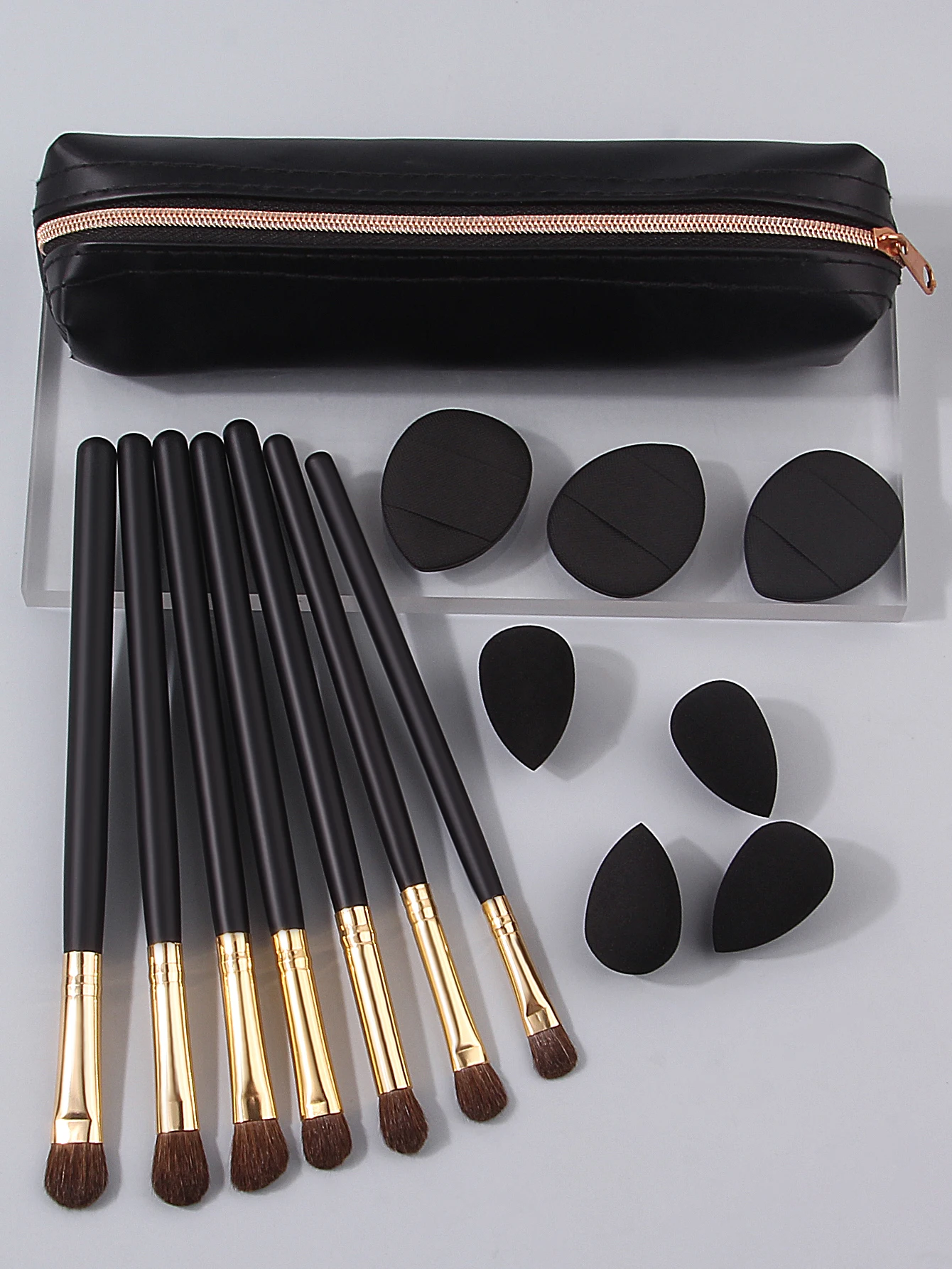 ชุดแปรงแต่งหน้า 7 ชิ้น ขนสัตว์ สำหรับแต่งตา + ไข่แต่งหน้าขนาดเล็กสีดำ 4 ชิ้น + พัฟแต่งหน้าขนาดนิ้วหัวแม่มือ 3 ชิ้น + กระเป๋าแต่งหน้าดีไซน์สวยงาม