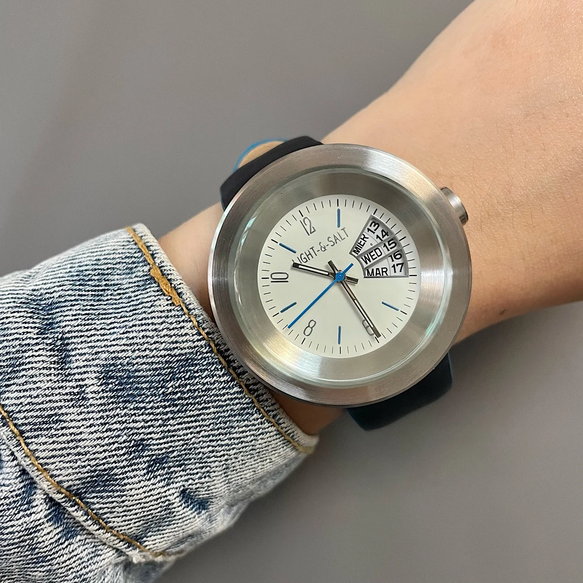 Wysokiej klasy modny zegarek m – Analog Quartz Watch recenzja i cena