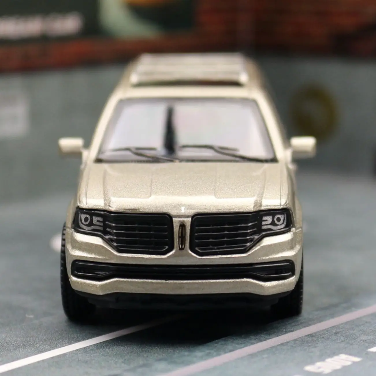 1/46 Lincoln Navigator SUV Toy Car Model For Children Diecast Metal Vehicle Miniature Pull Back Collection Gift Boy Match Box