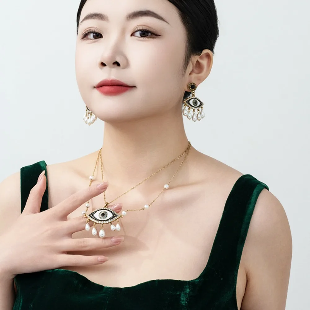 Retro Rhinestone Enamel Evil Eye Pearl Tassel Necklace Exotic Cultural Symbol Vintage Clavicle Chain Elegant Jewelry Women gift