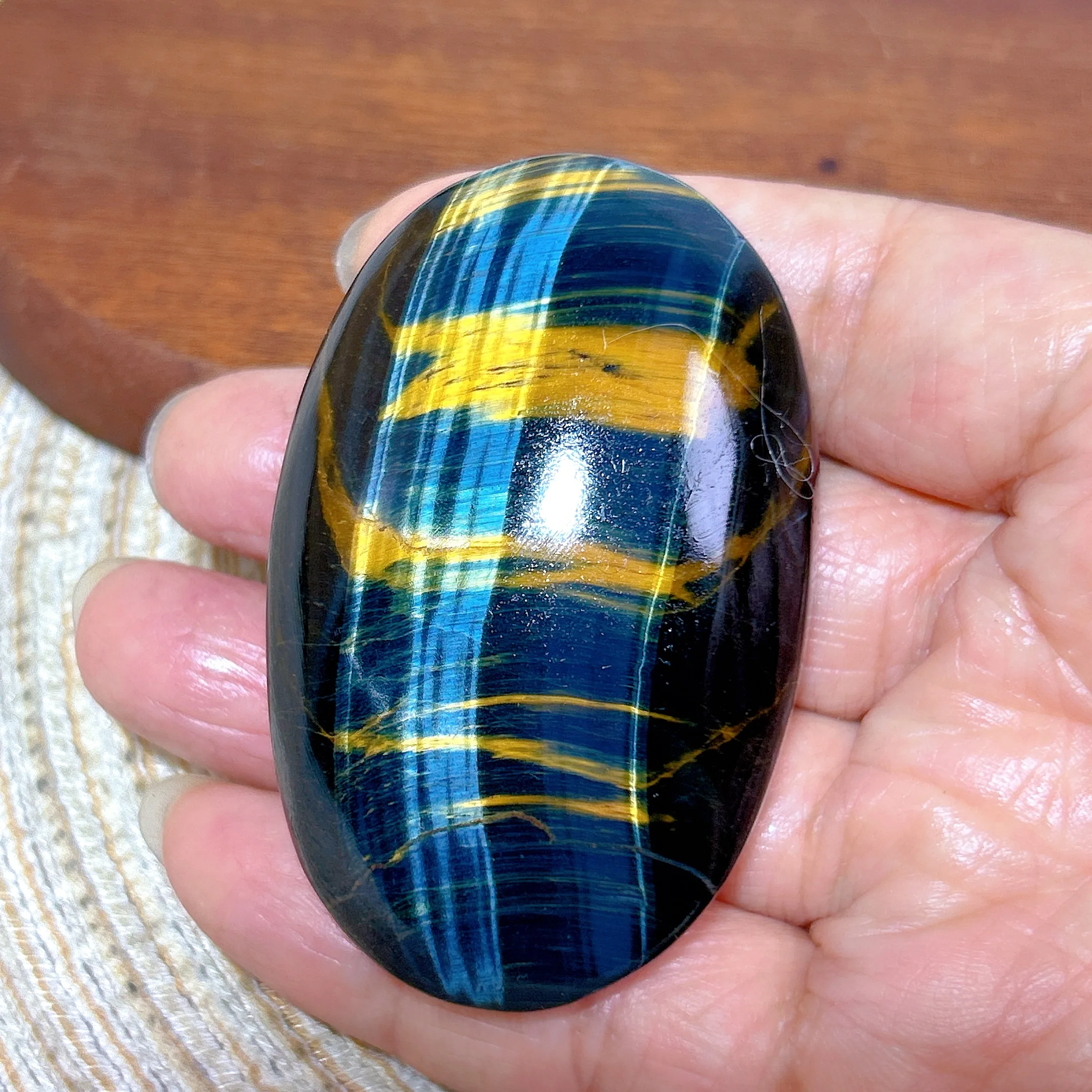 Healing Natural Crystal Blue Yellow Flashy Tiger Eye Palm Polished Energy Reiki Ornament High Quality Home Decoration Gift