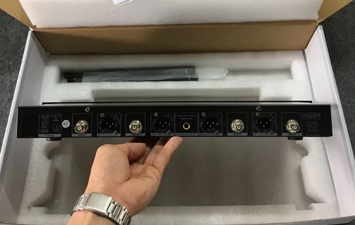 650-690 ميجا هرتز UR4000-H UHF ميكروفون لاسلكي برأس ميكروفون 4 قنوات نظام ميكروفون لاسلكي