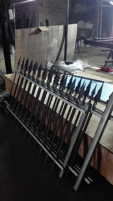 China Garden Steel Fence Wrought Iron Fence Aluminum Slat Fence Panels L 8FT* H 4/5/6FT