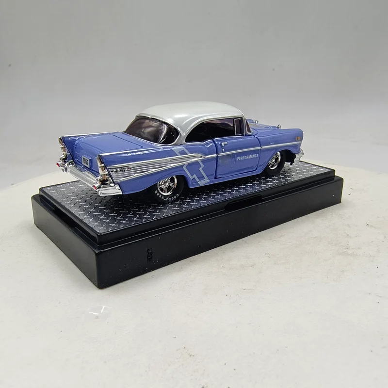 In Stock Diecast Scale 1:64 1957 Chevy Bel Air Static Simulation Alloy Car Model Metal Vehicle Decoration Gift Display