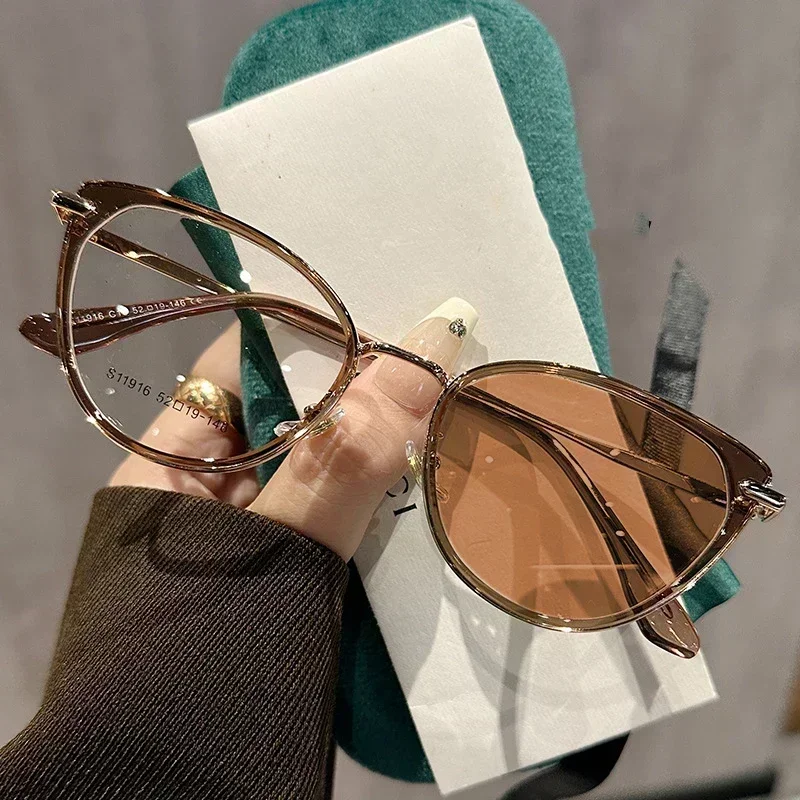 Cat Eye Photochromic Glasses Myopia Glasses for Women Indoor Outdoor Color Changing Sunglasses Ladies Near Sight Eyeglasses
