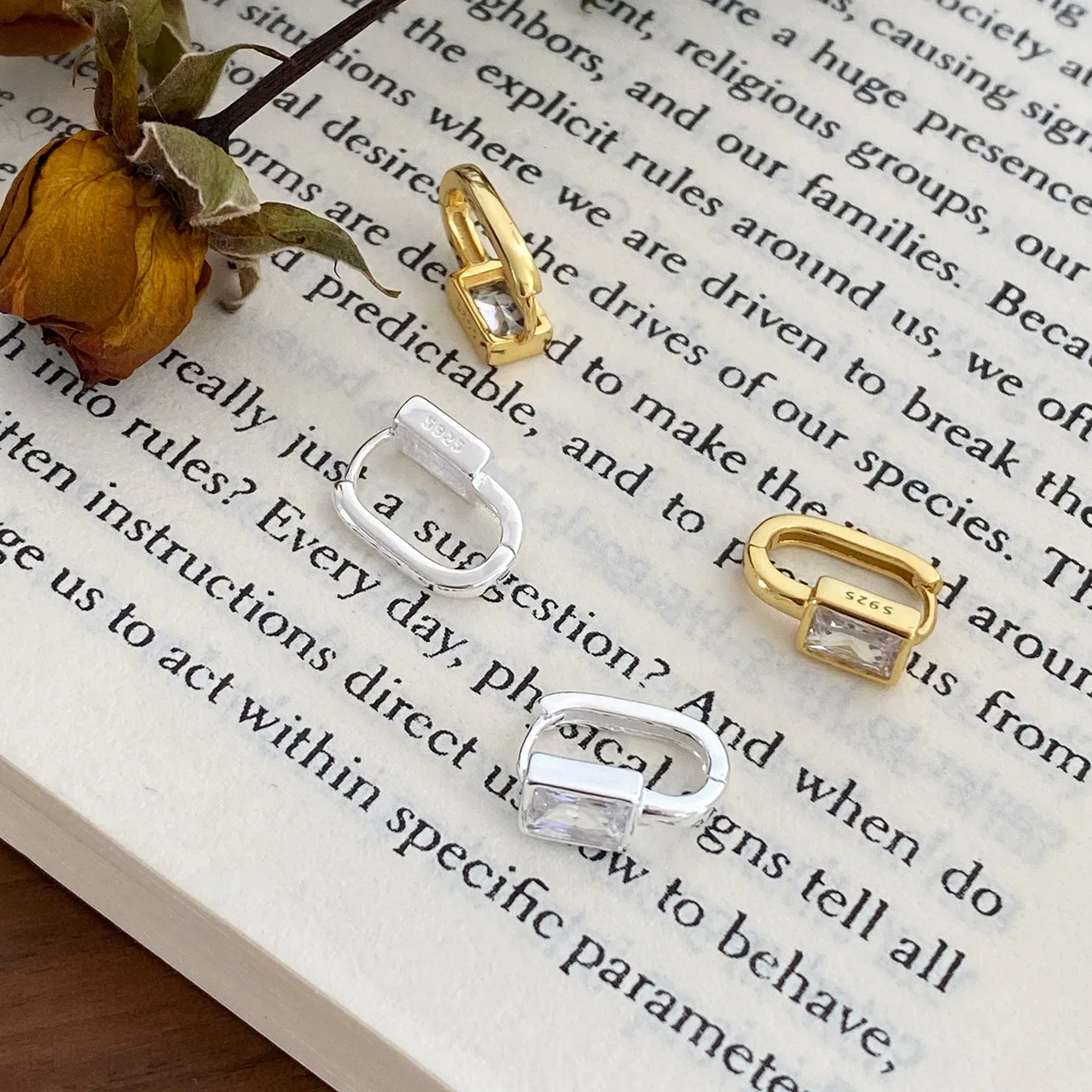 

Light Luxury and Exquisite Geometric Cubic Zircon Earrings for Women's 2022 New Fashion Simple Retro Popular Design Jewelry