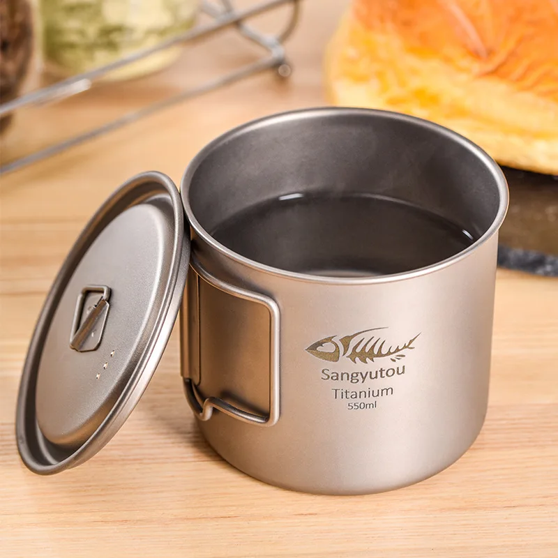 كوب قهوة من التيتانيوم النقي بمقبض قابل للطي للتخييم في الهواء الطلق، كوب ماء للسفر والنزهات، خفيف الوزن ومدمج ومتعدد الأغراض