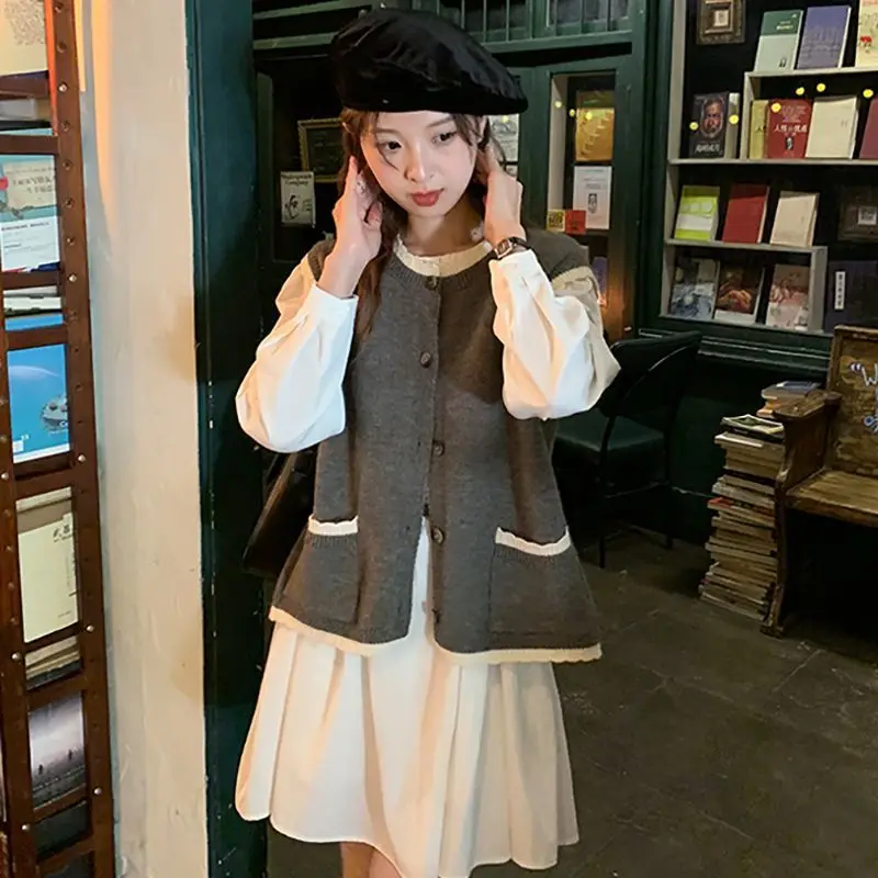 Autumn Winter 2024 New Simplicity Buttons O-neck Sleeveless Sweater Vest Female All-match Sweet Patchwork Pocket Top Tee Coat