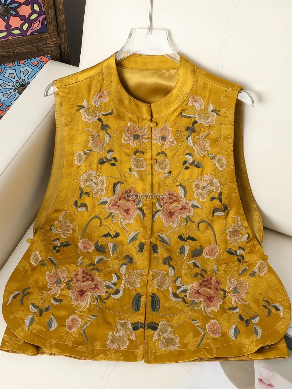 صدرية نسائية مطرزة بالزهور على الطراز الوطني الصيني الجديد لعام 2025 على الطراز العرقي وياقة واقفة بدون أكمام سترة شيونغسام