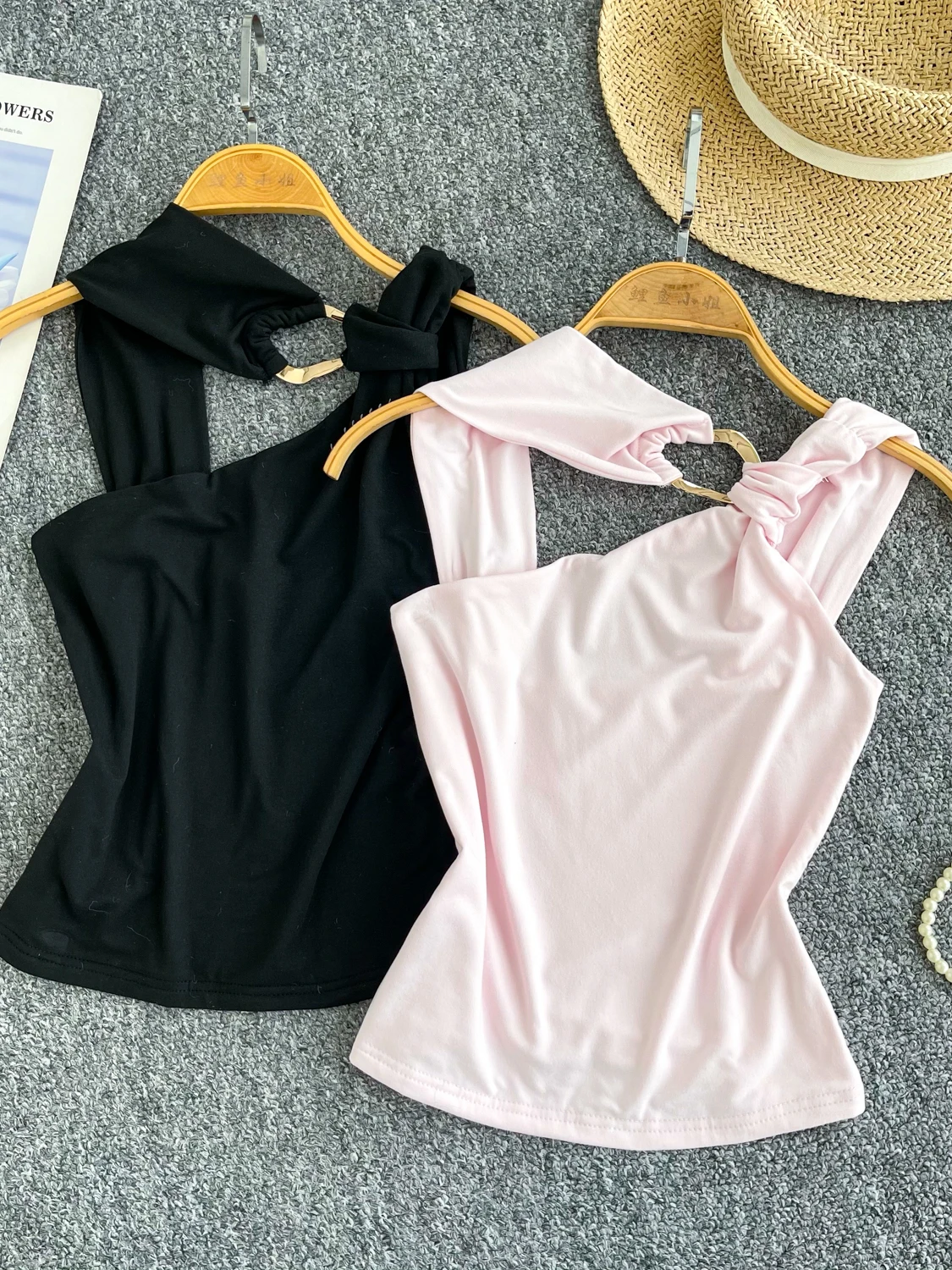 고급스러운 Strapl Crop Top 여성 슬림 피트 매듭 디자인 섹시한 여름 조끼 세련된 통근 스타일 솔리드 컬러 캐주얼웨어