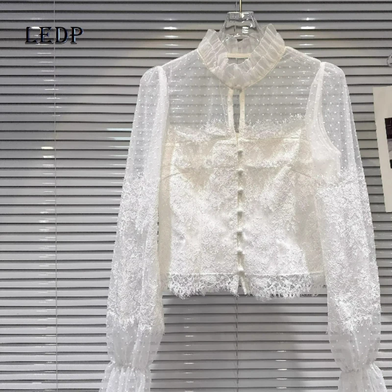 

Французский дизайн, белая женская блузка с вышивкой и цепочкой, в горошек, весна 2026, новая коллекция, милая, с сетчатыми вставками и кружевом