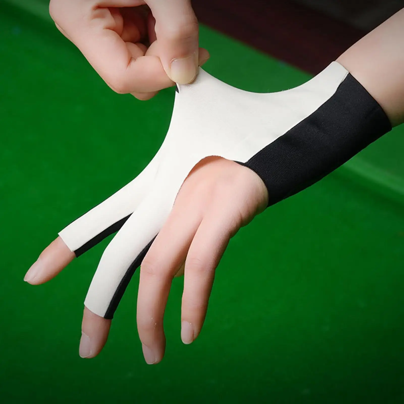 

Billiard Glove Left Hand 3-Finger Low-Friction Cue Control Pool Table Gloves For Beginners Professionals Men Women Matches Home
