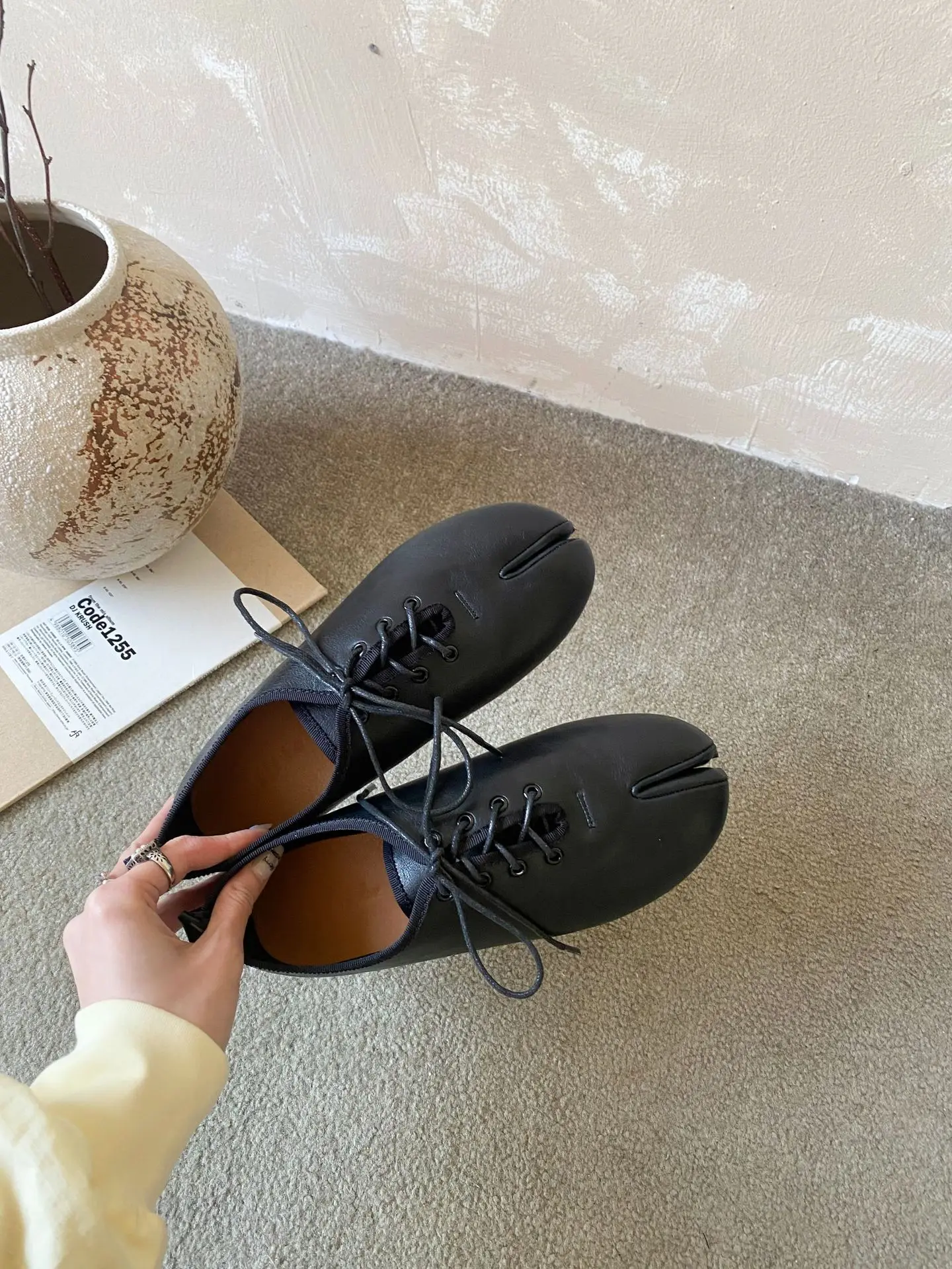 

IPPEUM Tabi Shoes 2026 New Black PU Leather Mary Jane Flats Tabis