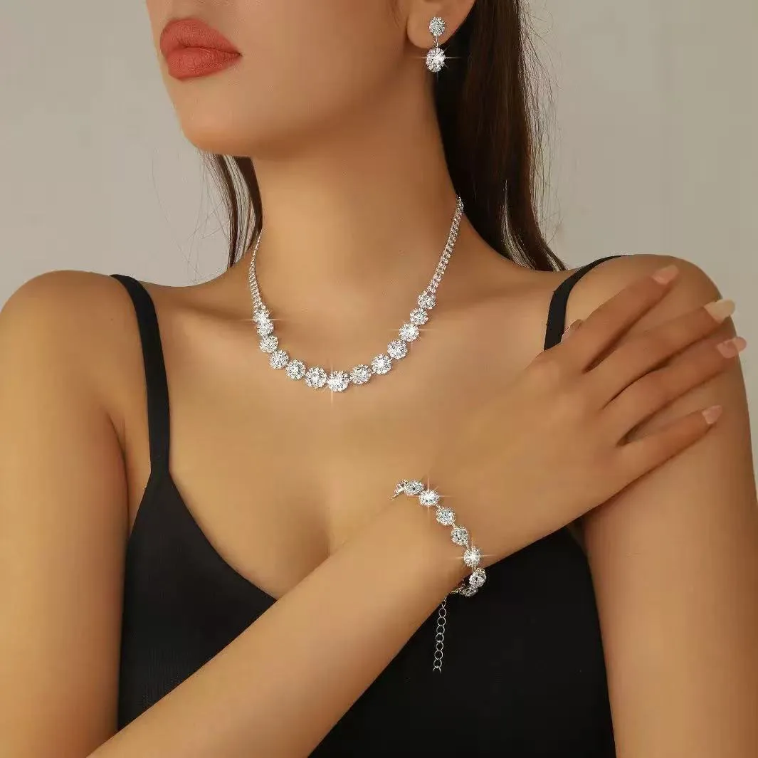Fashionable rhinestone necklace jewelry, bride's wedding jewelry, rhinestone temperament, waterdrop claw chain, locking bone cha