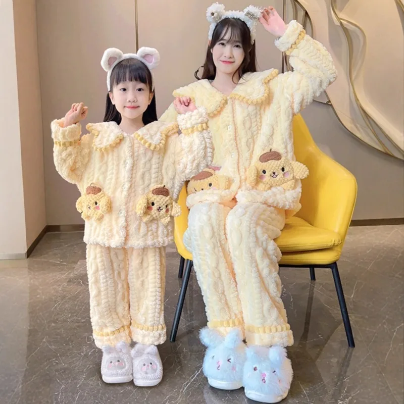 

Новый зимний пижамный комплект Sanrio из кораллового флиса, утепленная одинаковая домашняя одежда для родителей и детей, теплая одежда для сна с героями мультфильмов для мамы и дочки