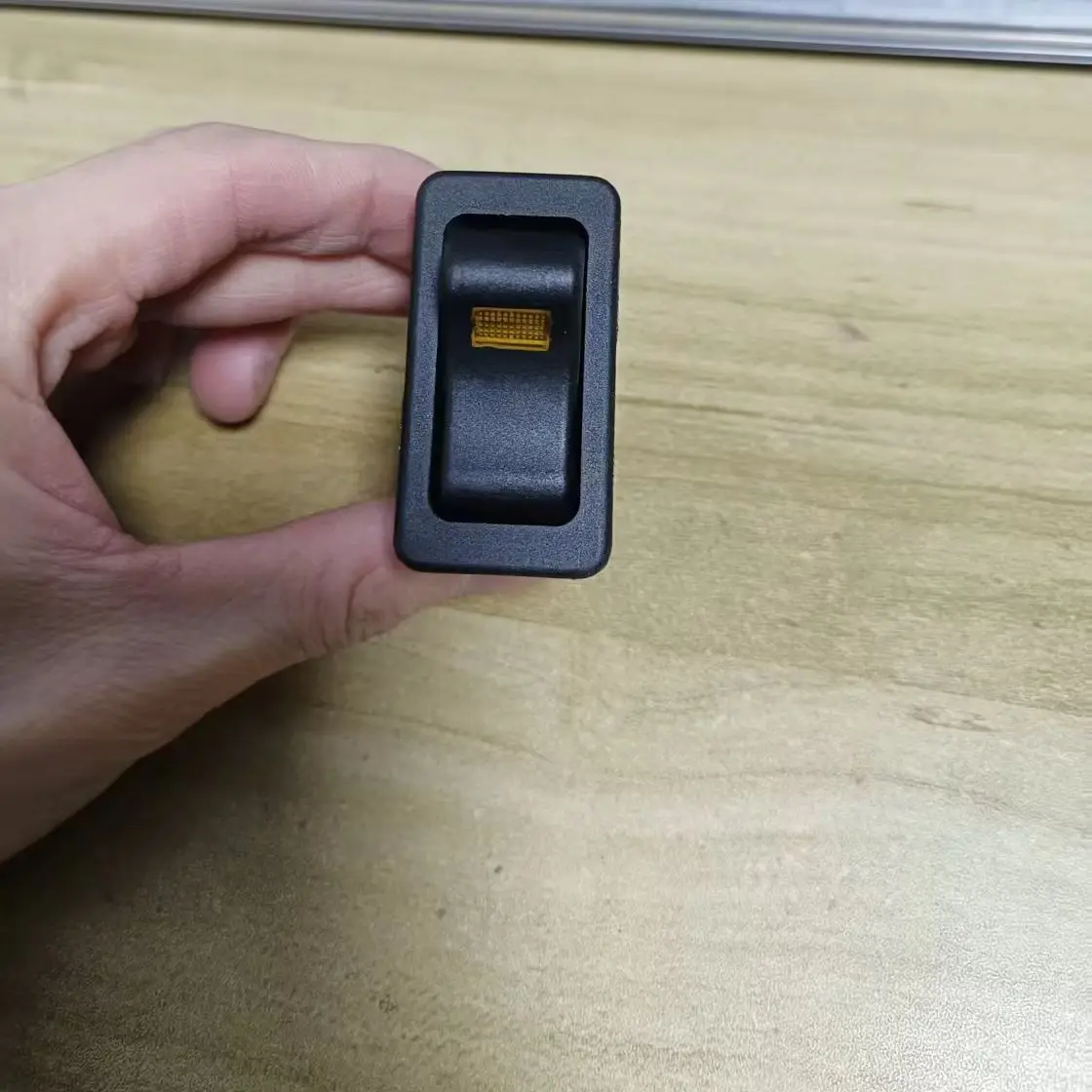 

Trunk 1MR4285M12 For Mack Eaton 9939 Lighted MARKER Dash Switch Button 3 Term 24V Replacement