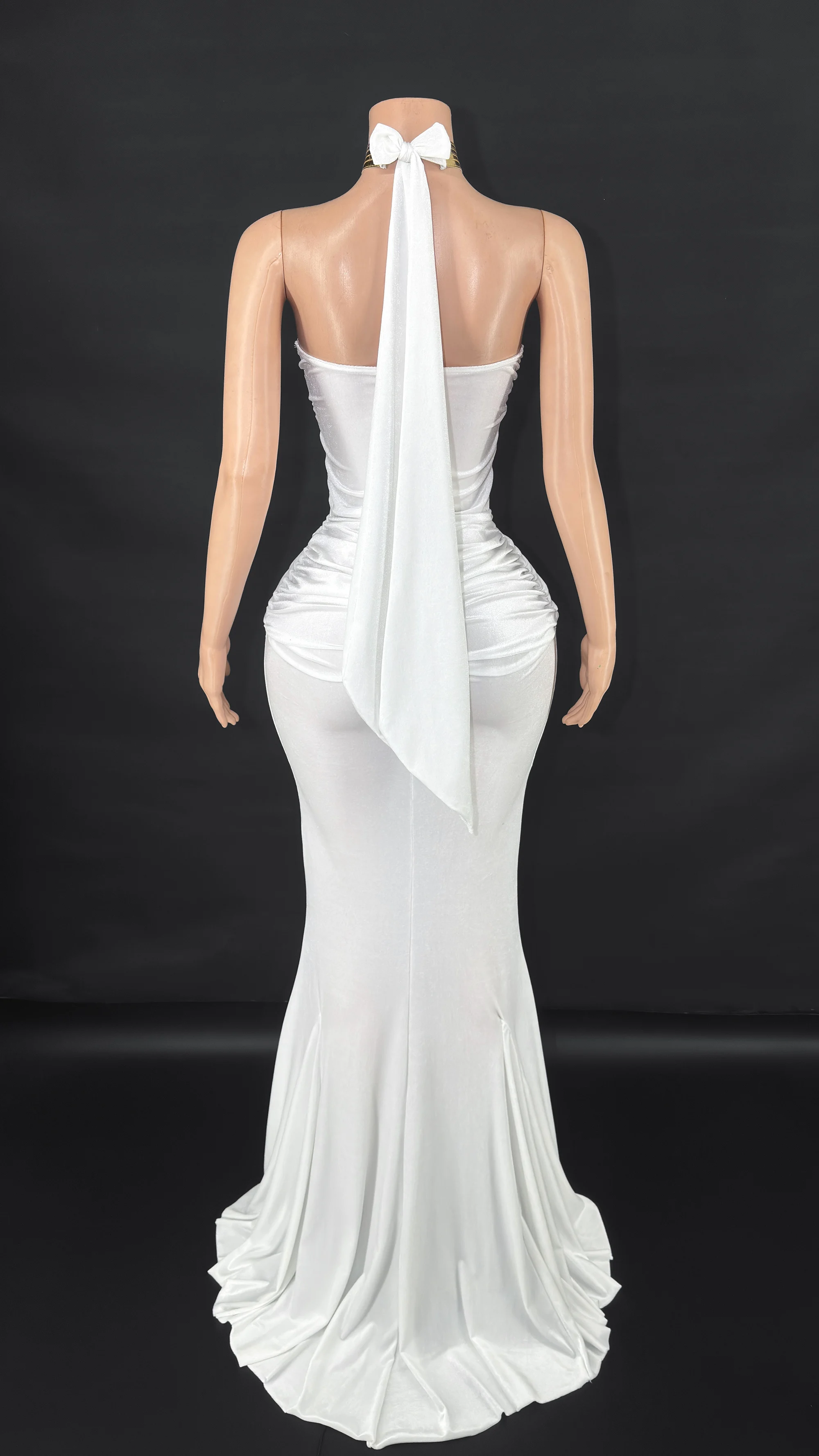 ZD „Elegantes, figurbetontes Maxikleid in Gold und Lila – Neckholder, durchsichtiges Mesh-Metallic-Design für Damen-Party- und Club-Outfits