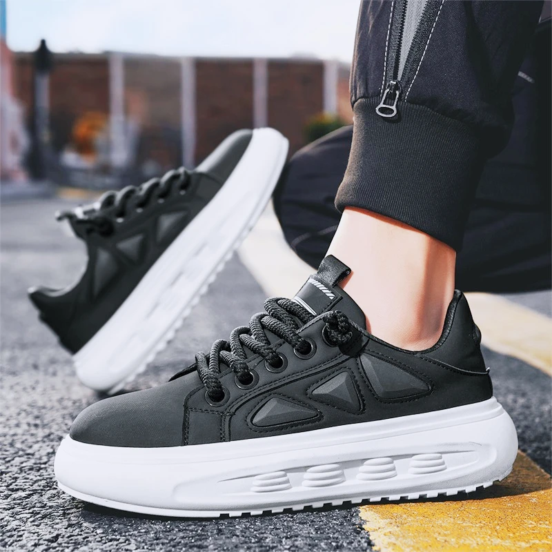 

Мужская обувь. Весна 2024. Новые дышащие белые туфли для студентов-мужчин. Модная и универсальная обувь для спорта и отдыха на толстой подошве.