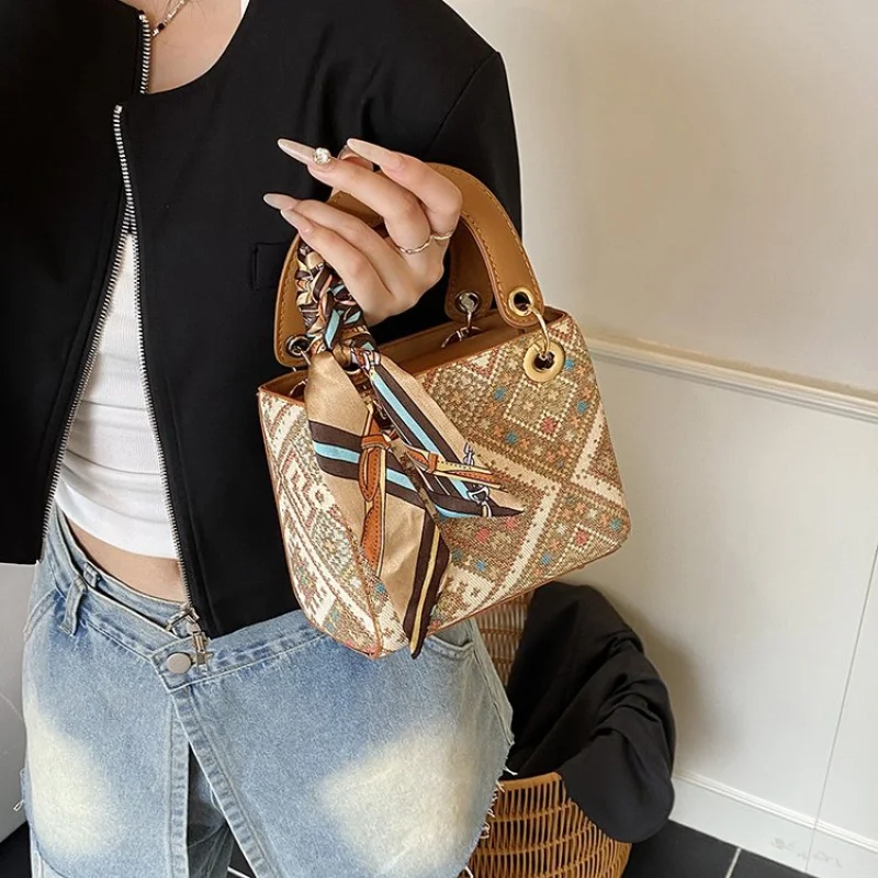 

Famous Designer Women's Handbag Leather Tote, Crossbody Shoulder Style Popular Classic Elegant For Casual Outings