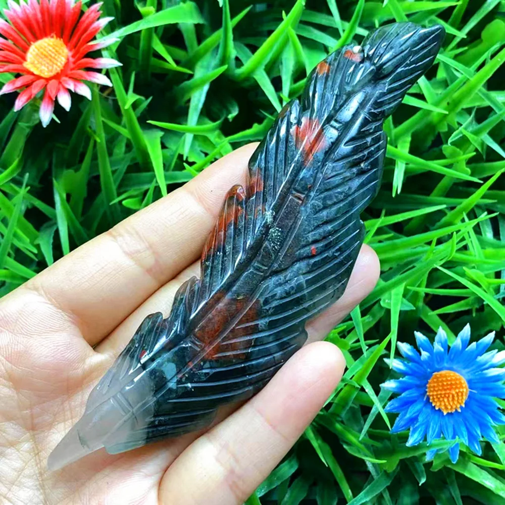 Natural quartz crystals, various stone carvings, feathers, home decorations, ornaments